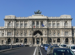 Corte di Cassazione, sezioni unite, sentenza 26 aprile 2013,
n. 10064 sulla modifica delle condizioni del divorzio. Immediata esecutività in pendenza del reclamo.